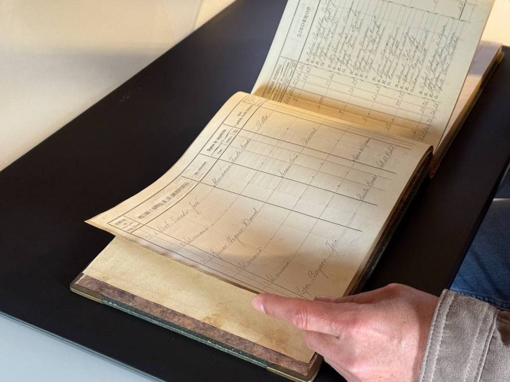 L’Ajuntament d’Albalat dels Sorells rep la donació d’un llibre de catastre de&nbsp;1911